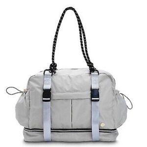 Blogilates Gym DuffleBag Cargo Large Crossbody Tote Tan Sand zipper neutral